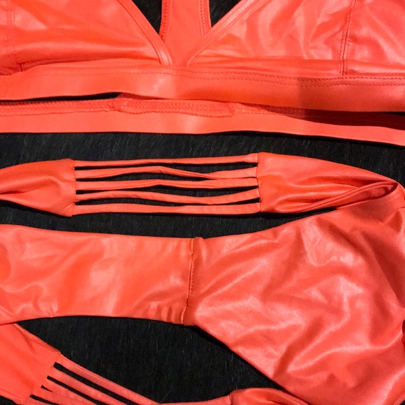 Bikini - Picture 6 of 8